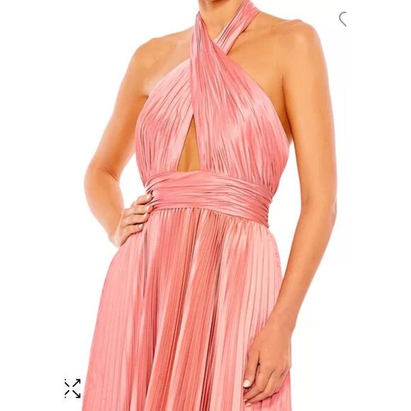Mac Duggal Pleated Halter Gown in Rose Pink Size 4 - Picture 3 of 10